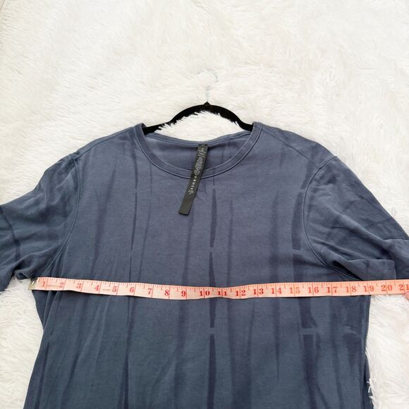 Men Lululemon 5 Year Basic Tee Vertical Spray Dye Iron Blue Nautical Navy Medium - Picture 4 of 8